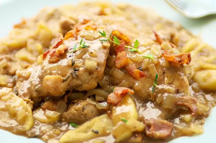 Chicken with Apples and Bacon