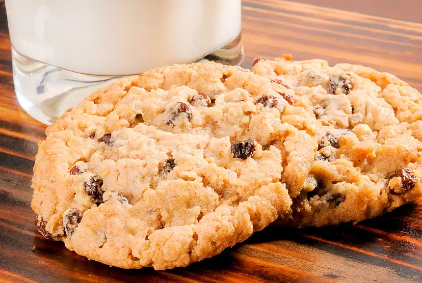 Chewy Oatmeal Raisin Cookies